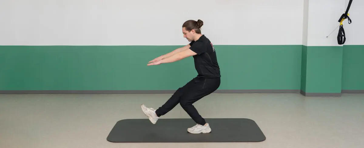 Fysioterapeuten laver pistol squat